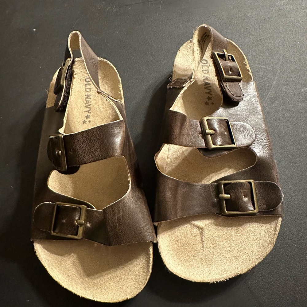 Old navy sandals size 8 toddler
